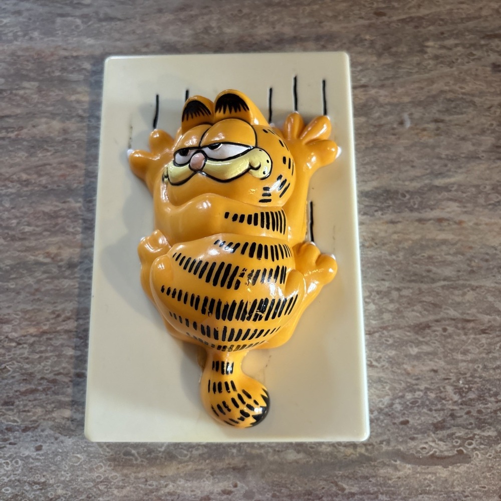 Vintage Garfield Cat Off The Wall Light Switch Plate Cover claw scratch marks